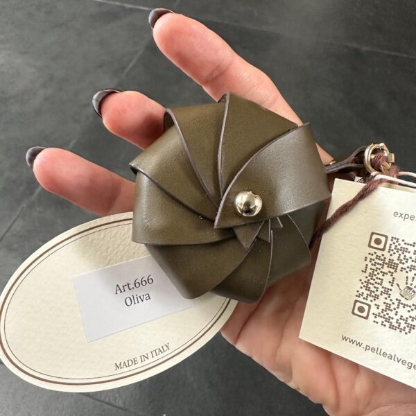Olive Calf Leather Keychain Opera