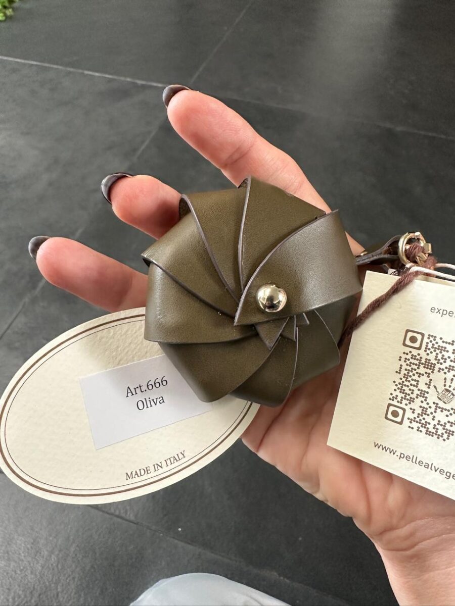 Olive Calf Leather Keychain Opera